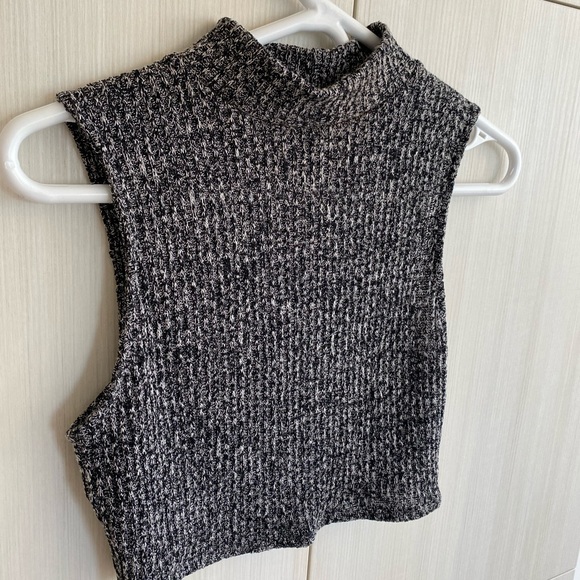 High Neck Crop Top - Picture 4 of 4